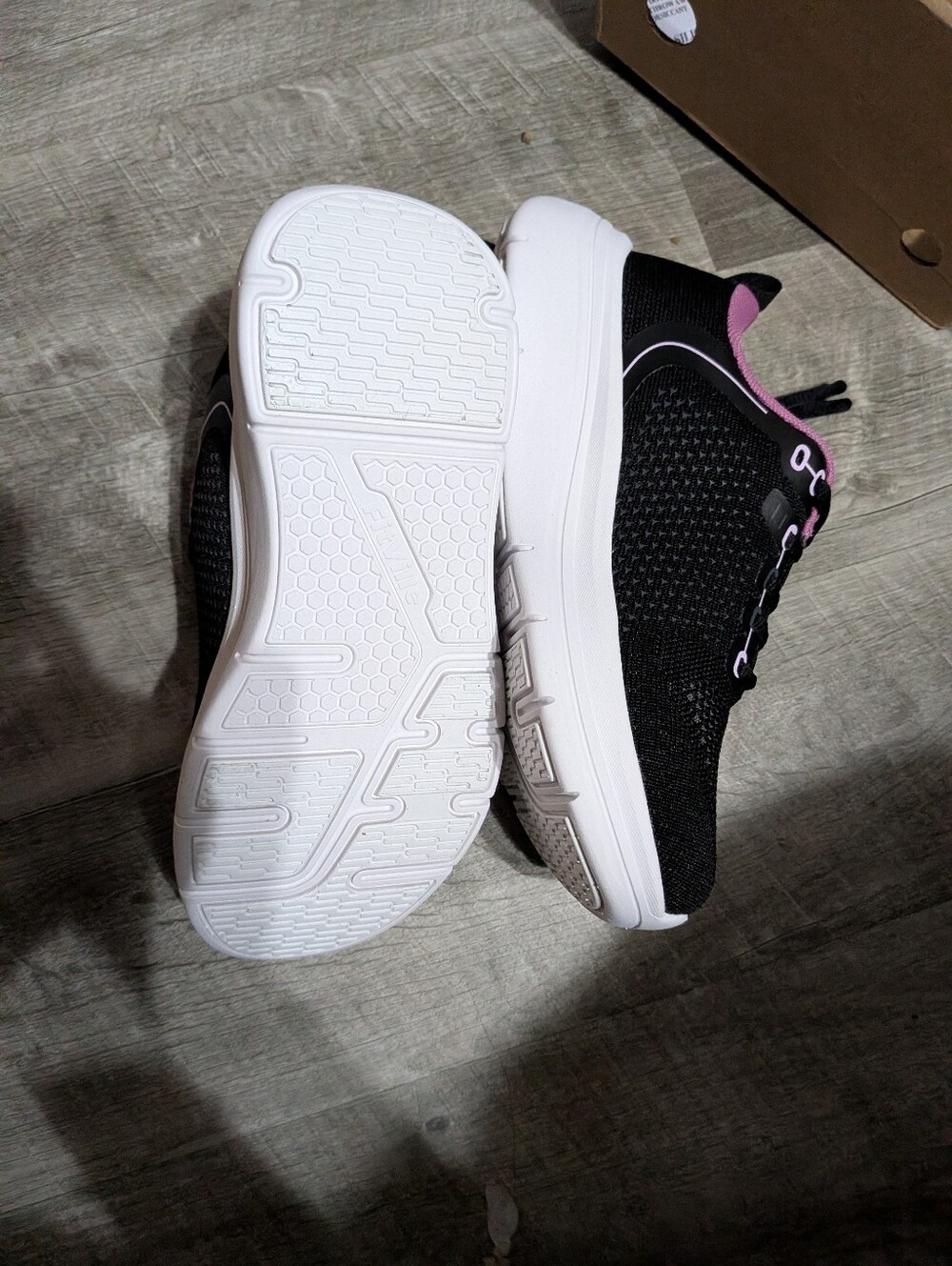 New Women's 7.5 Wide Sneakers - Picture 5 of 6